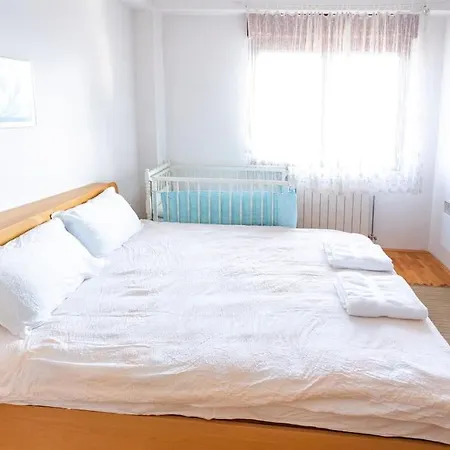 Convenient, Family-friendly And Stylish 3 Bed