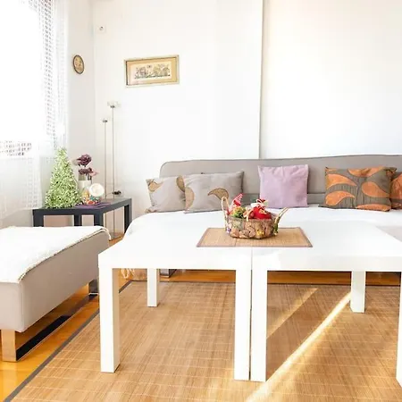 Convenient, Family-friendly And Stylish 3 Bed Скоп'є