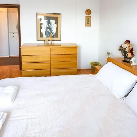 Convenient, Family-friendly And Stylish 3 Bed Lägenhet *