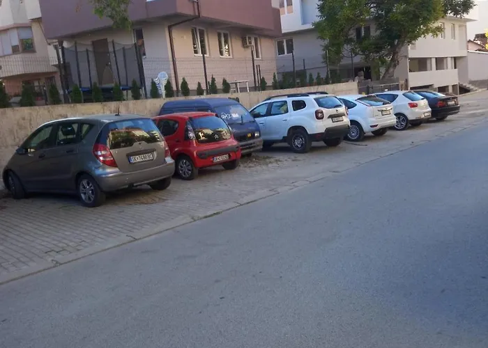 Convenient, Family-friendly And Stylish 3 Bed