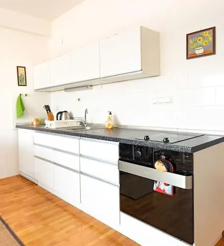 Convenient, Family-friendly And Stylish 3 Bed