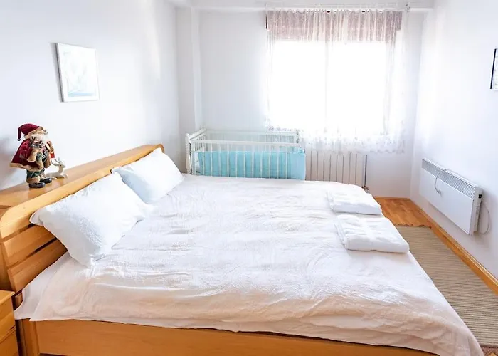 Convenient, Family-friendly And Stylish 3 Bed