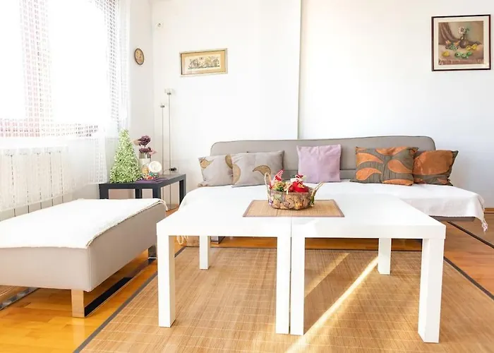 Convenient, Family-friendly And Stylish 3 Bed Скоп'є