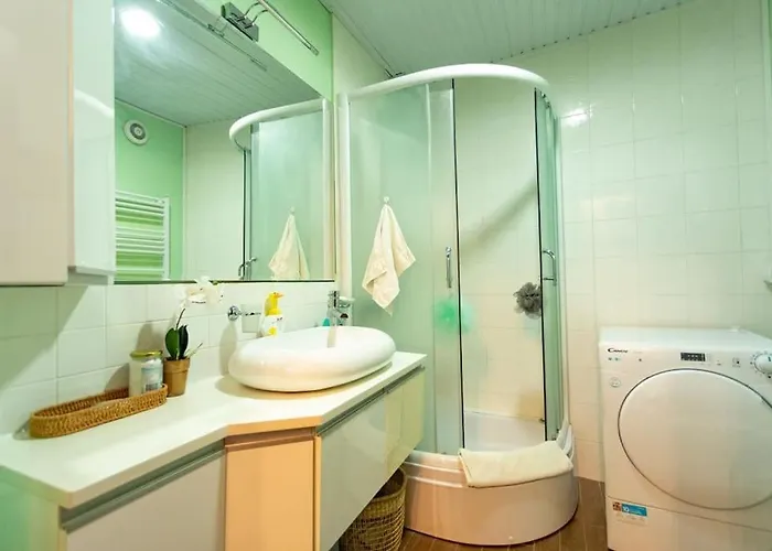 Апартаменти Convenient, Family-friendly And Stylish 3 Bed