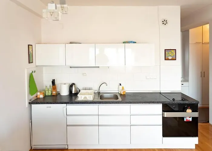 Convenient, Family-friendly And Stylish 3 Bed *