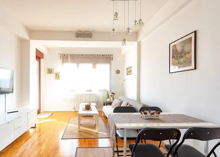 Convenient, Family-friendly And Stylish 3 Bed Lägenhet Skopje